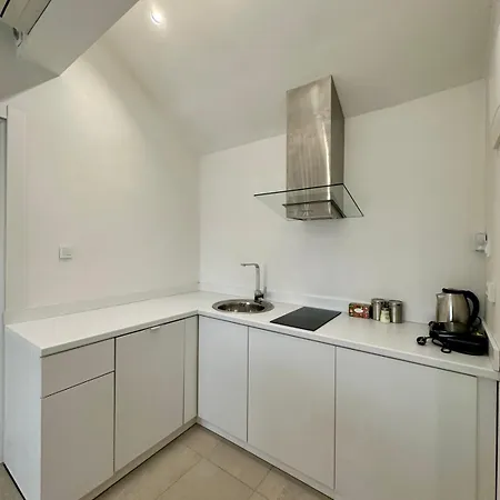 19 Апартаменти *