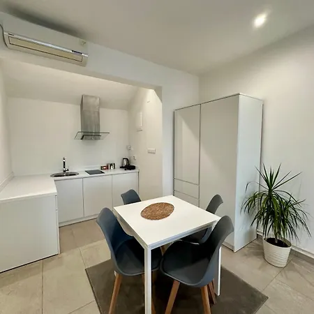 19 Апартаменти